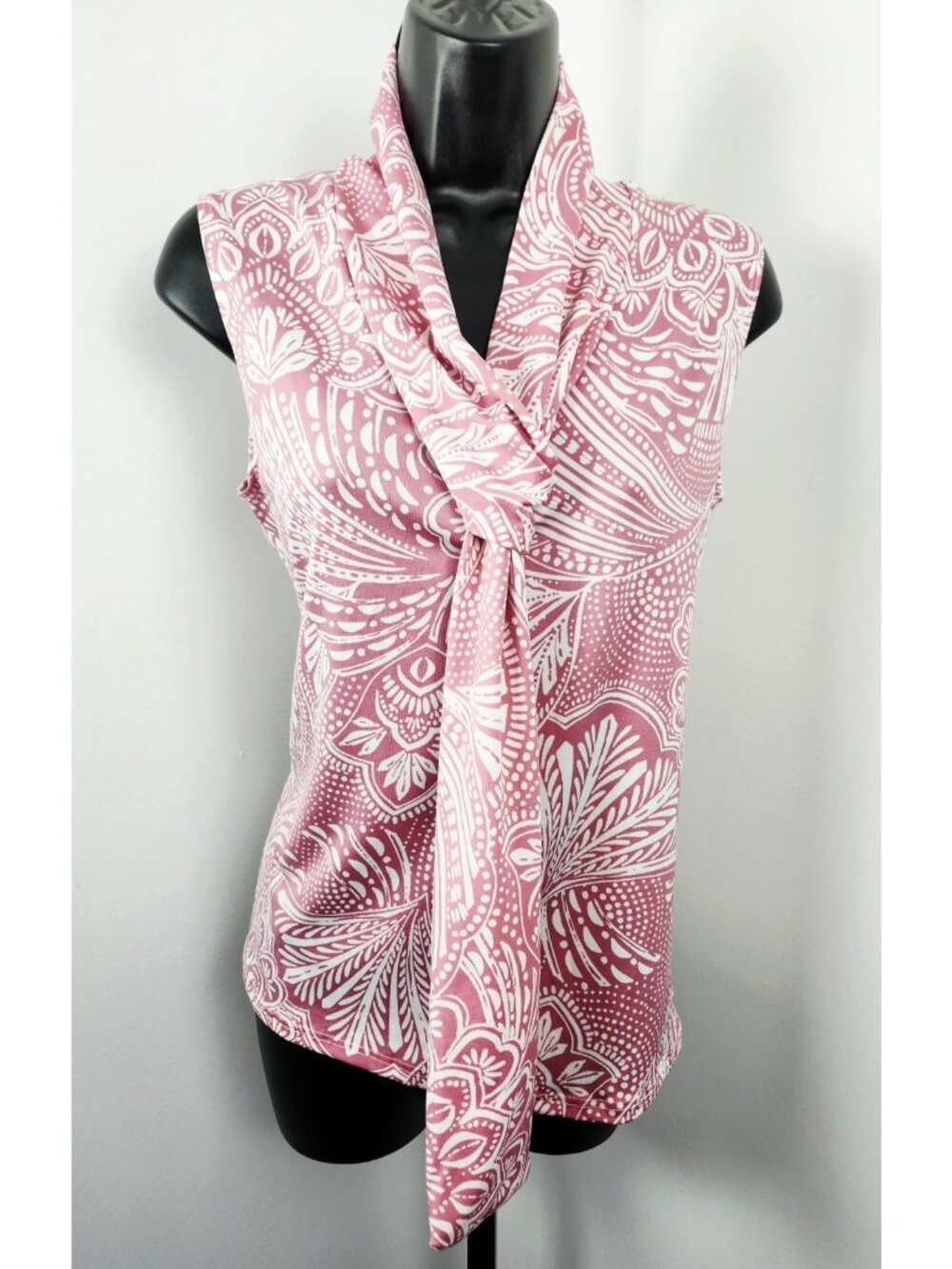 Tiffany & Grey Pink and White Sleeveless Tie V-Neck Top-Large